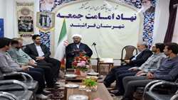 دیدار سرپرست شبکه بهداشت و درمان فراشبند با امام جمعه و تجدید میثاق با شهدا در آخرین روز کاری خود 