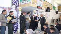 تقدیر از خانواده های اهدا کنندگان عضو فراشبندی در آیین نماز جمعه
