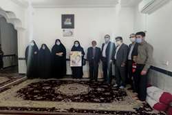 همزمان با دهه فجر انجام گرفت؛ دیدار رییس و کارکنان شبکه بهداشت و درمان فراشبند با خانواده شهید مدافع حرم «حجت باقری»