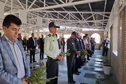 حضور سرپرست شبکه بهداشت و مسئول بسیج جامعه پزشکی فراشبند در آیین غبارروبی قبور مطهر شهدا