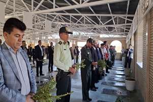 حضور سرپرست شبکه بهداشت و مسئول بسیج جامعه پزشکی فراشبند در آیین غبارروبی قبور مطهر شهدا