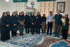 دیدار کارکنان مرکز بهداشت شهرستان فراشبند با بهورز تازه‌مادر فراشبندی 