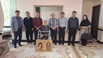 دیدار سرپرست شبکه بهداشت و درمان شهرستان فراشبند با خانواده 2 شهید دوران دفاع مقدس